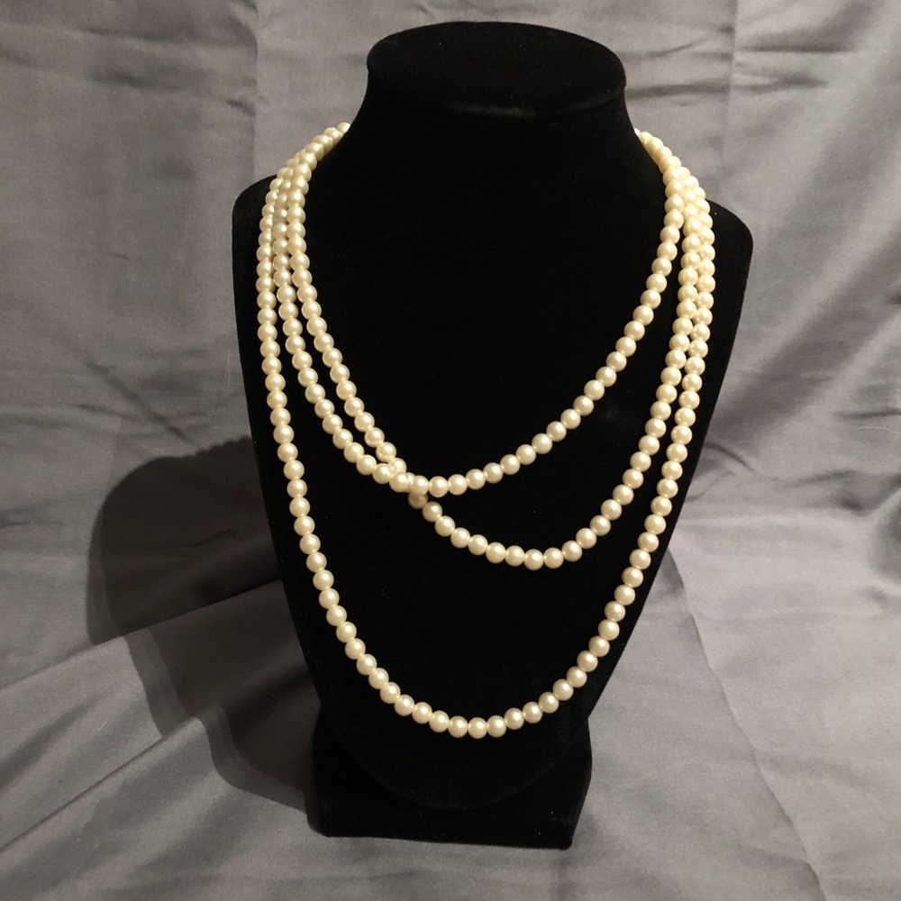 bundle // three pearly necklaces
